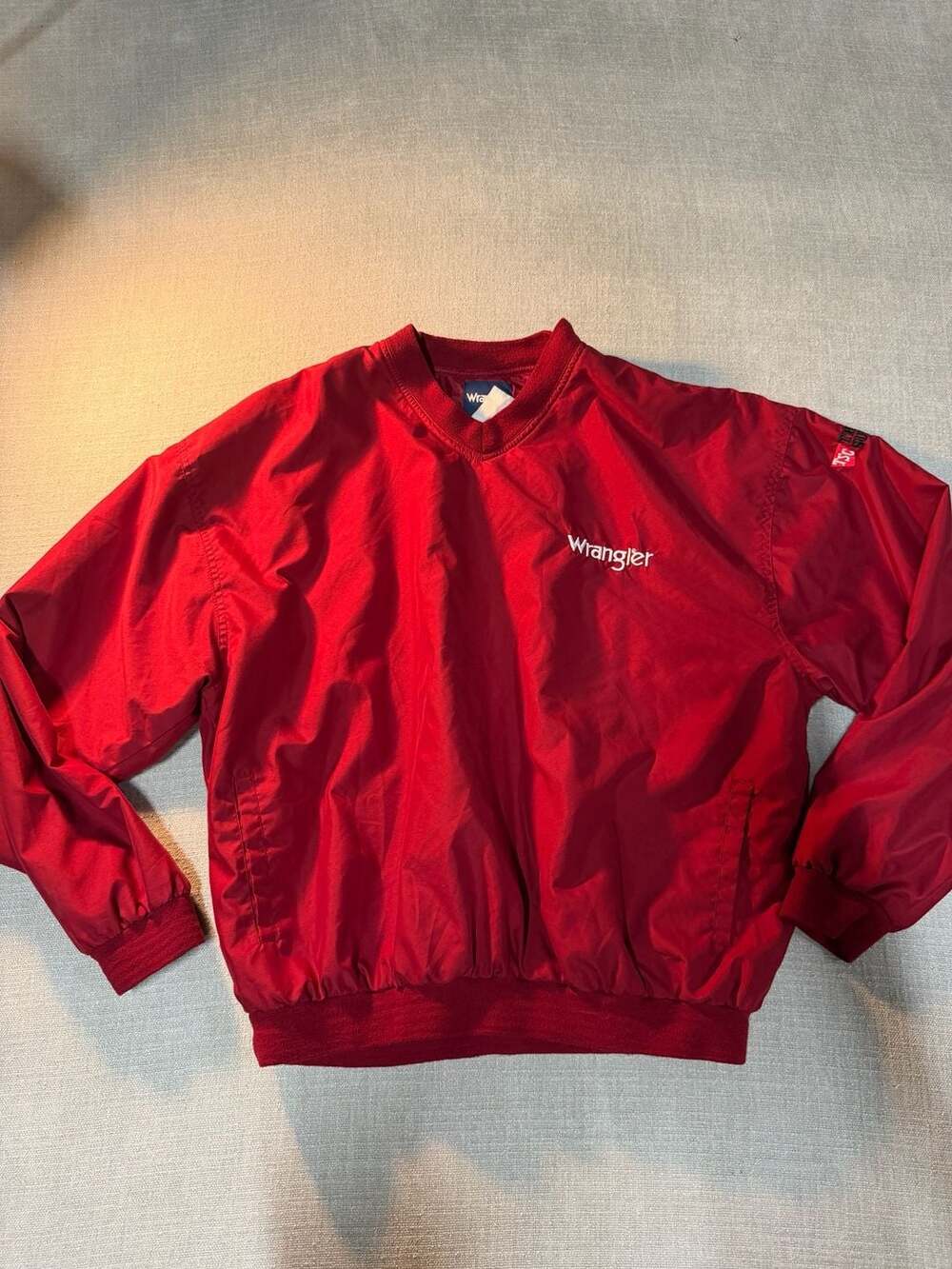 Vintage Wrangler Tractor Supply Co. TSC Embroidered Red V-Neck Windbreaker Pullo